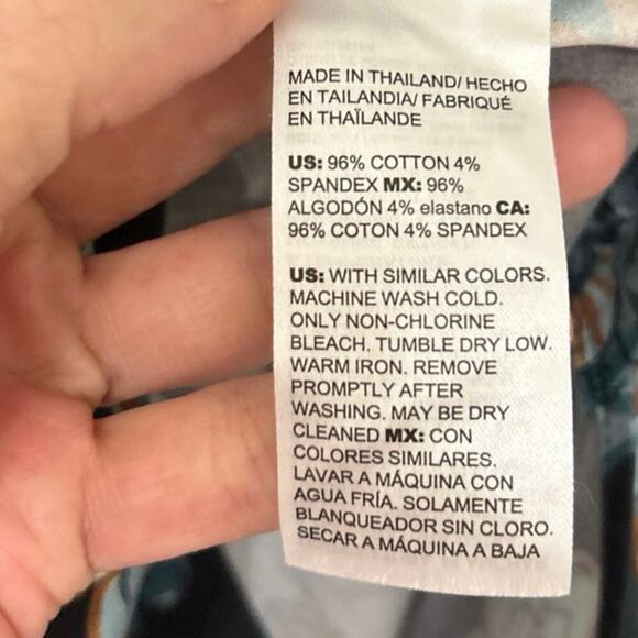 Chico’s Black Floral No Iron Cotton Stretch Button Down Tunic Blouse New Size 10 - Picture 13 of 14